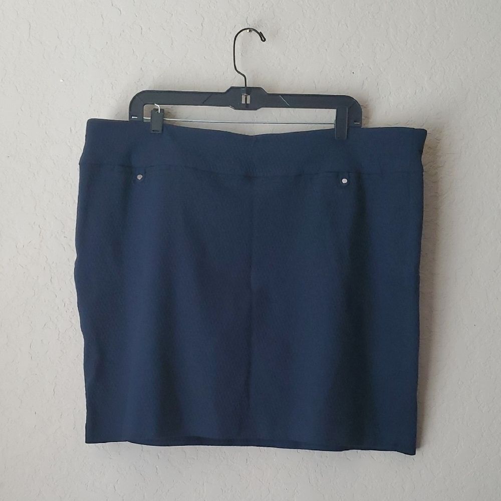 Attyre Woman Navy Blue Textured Knit Stretch Flat Front Skort Plus Size 18W